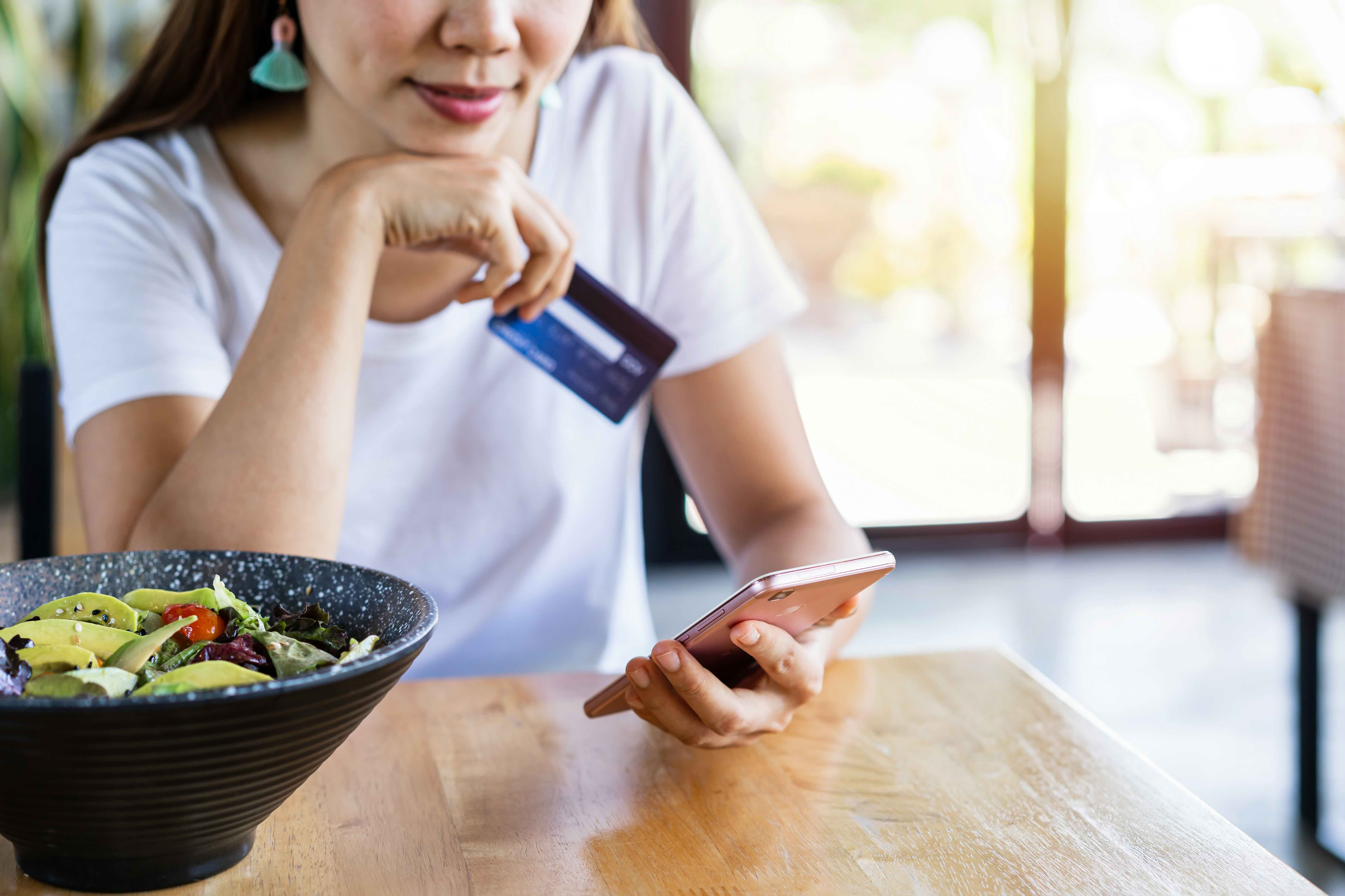 using e-wallet in restaurant for payment