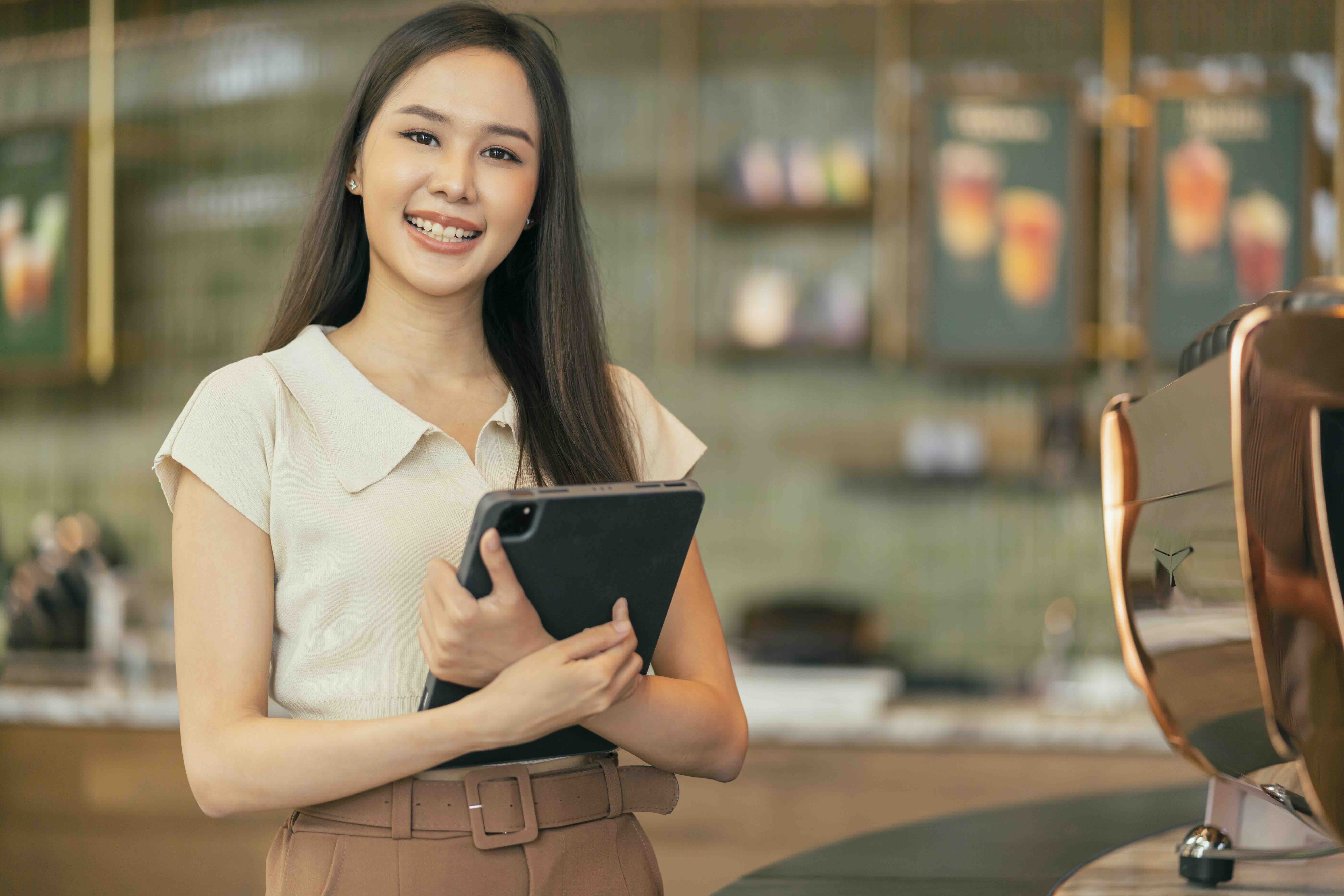 singaporeean restaurant owner using POS system