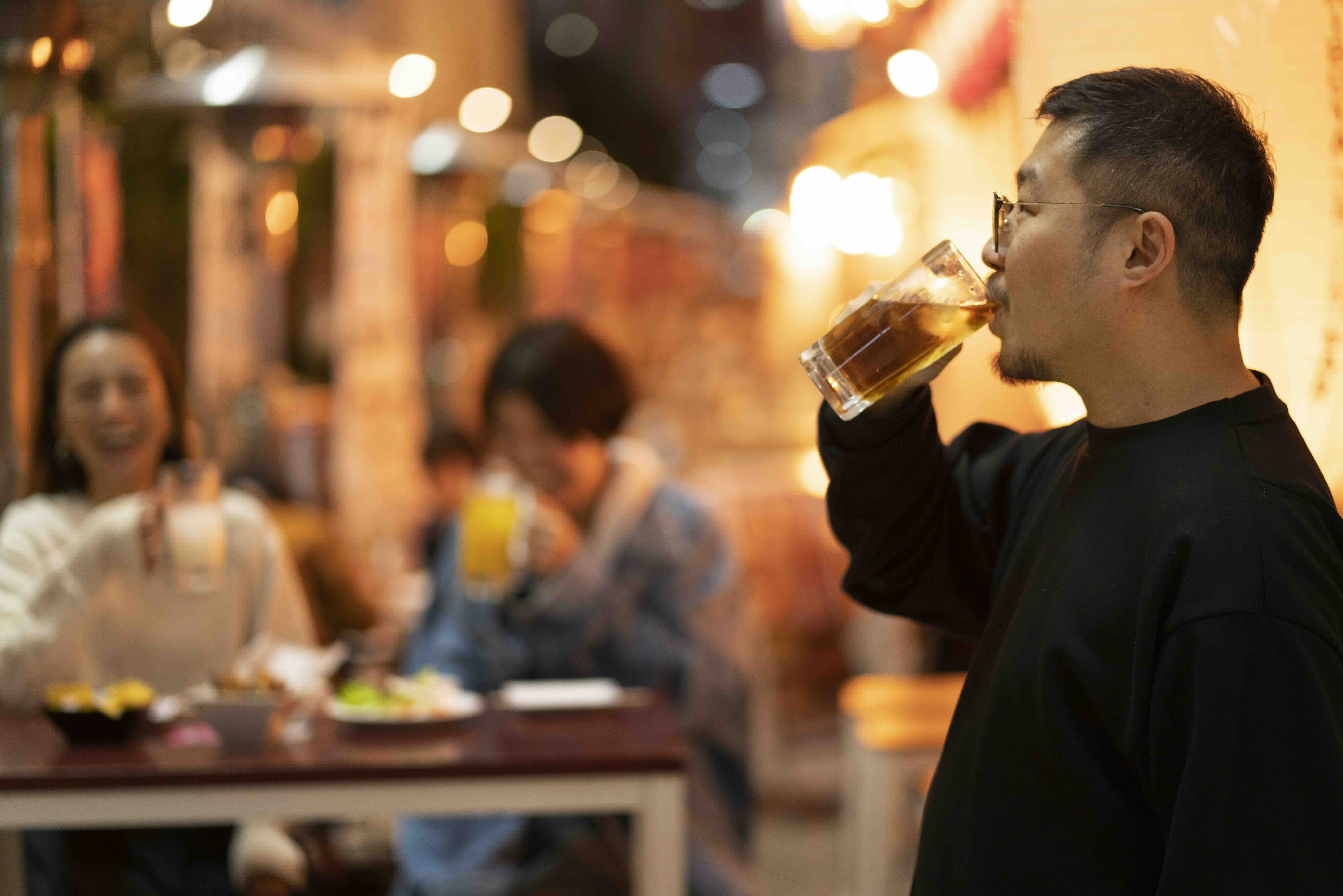 customer having bear in an izakaya