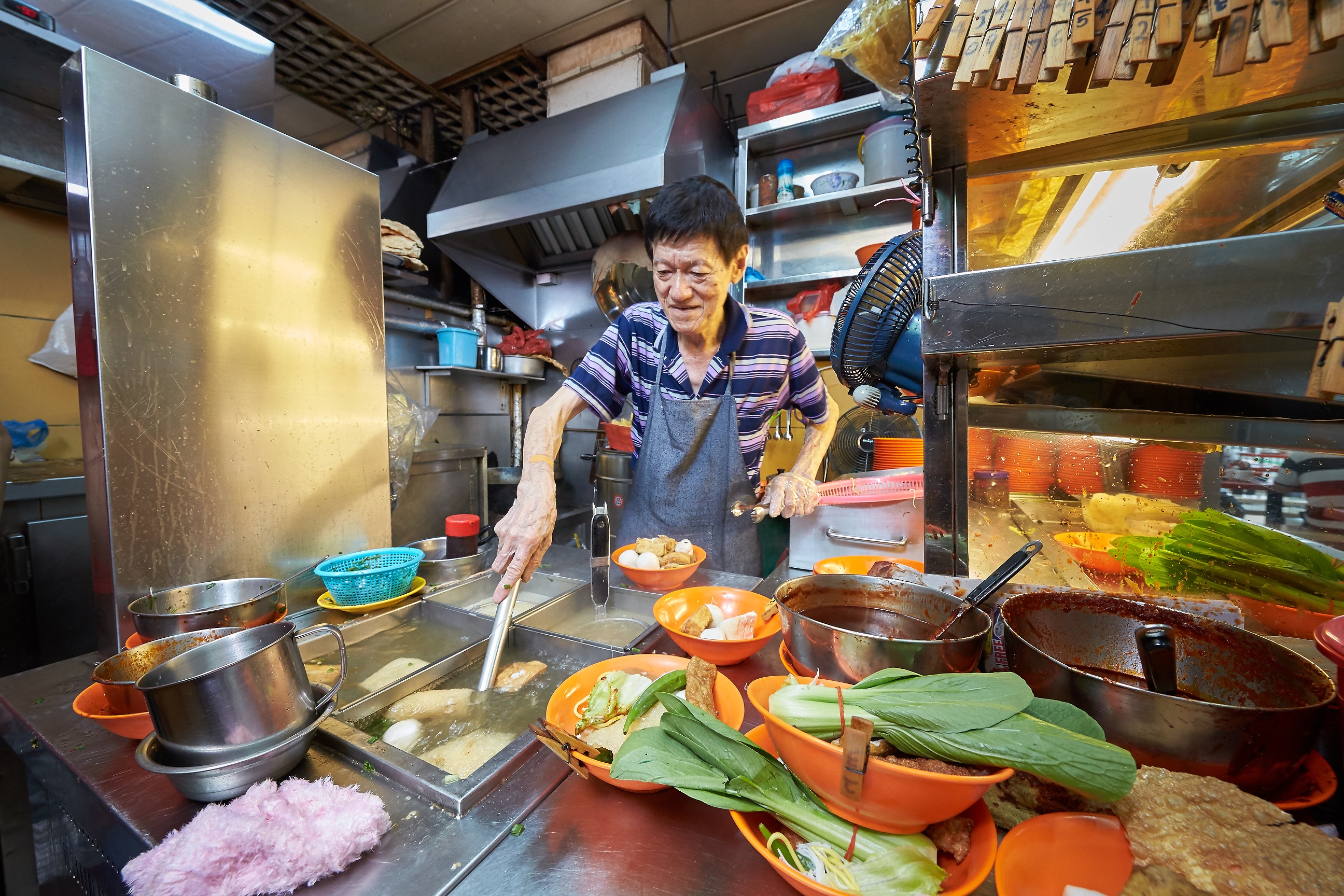 Singapore's Struggling Hawkers Devise New Way to Stay Alive